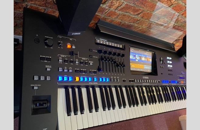 Used Yamaha Genos Keyboard & Speakers - Image 8